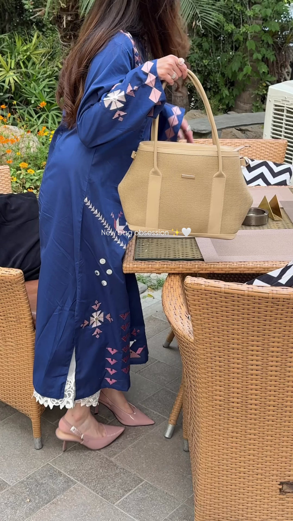 beige canvas bag 